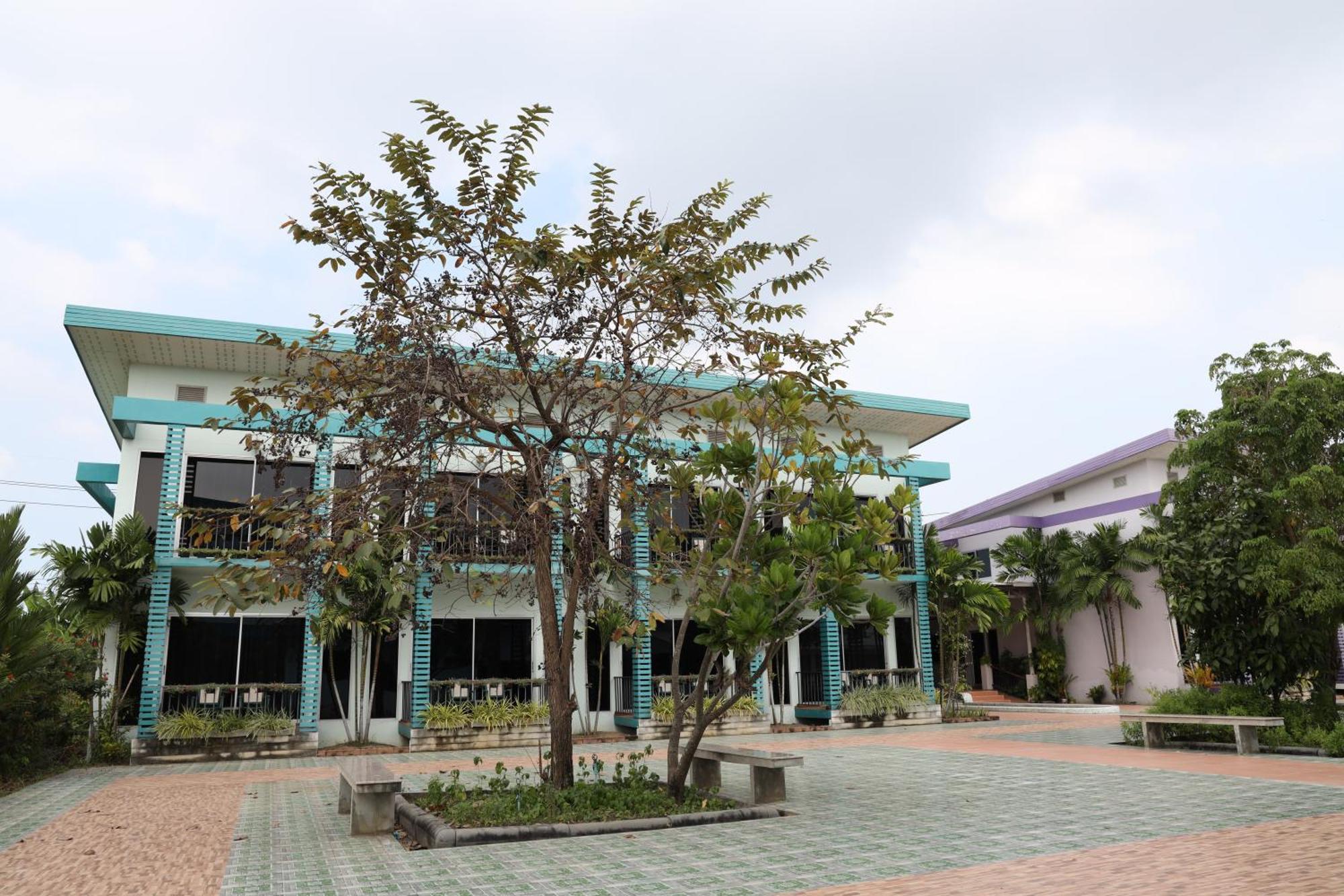 Menam Resort Nakhon Pathom Exterior foto